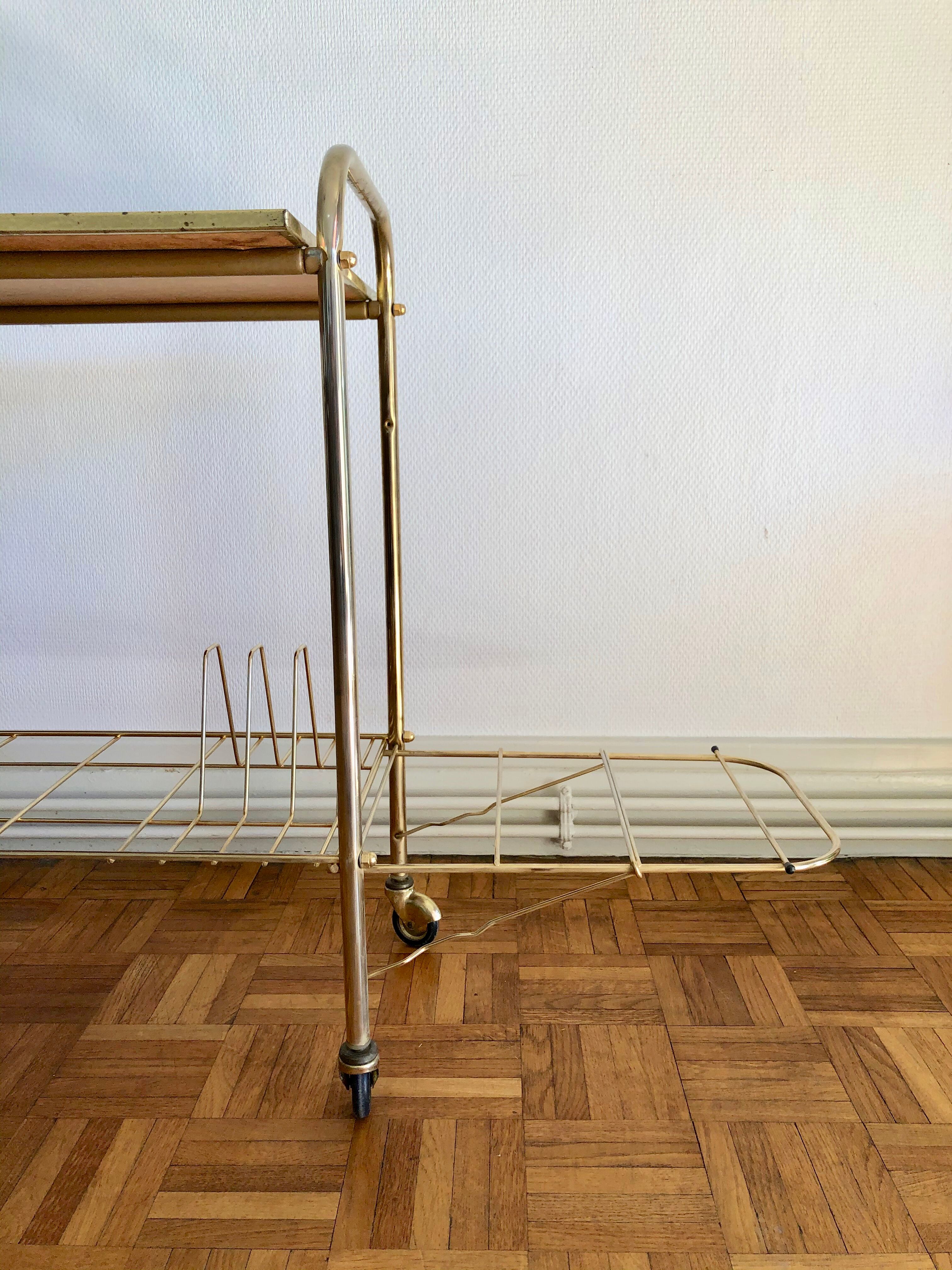 Scalable gold brass vinyl holder