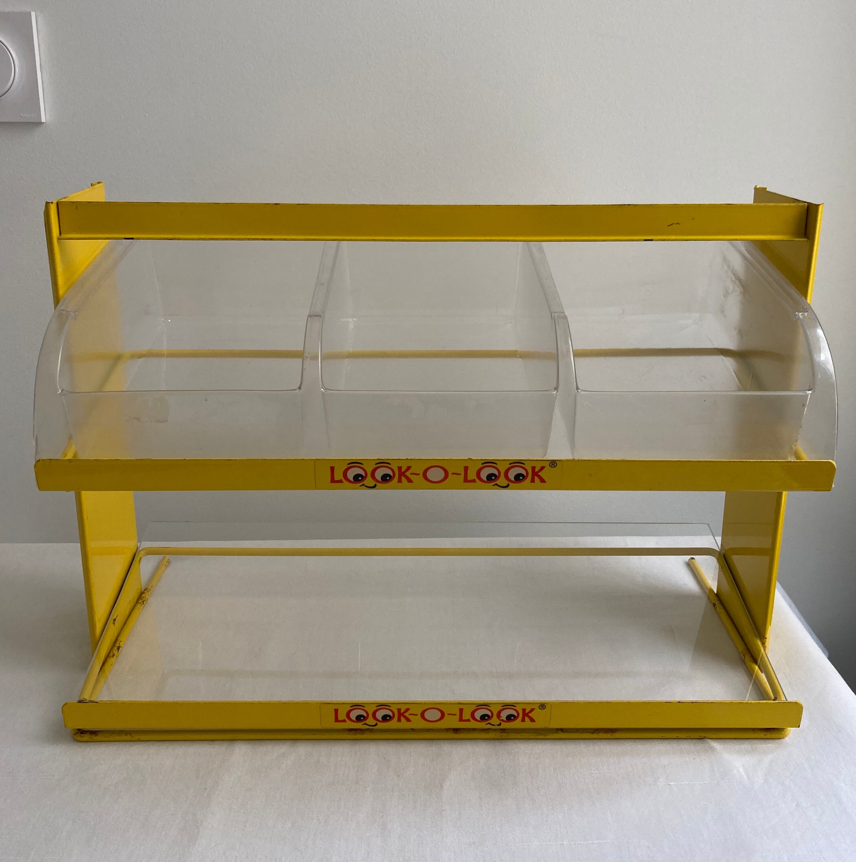 Metal confectionery display Look O Look