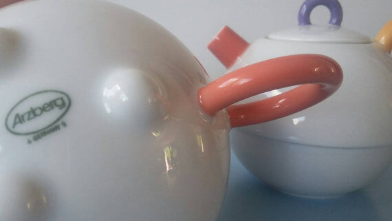Teapot in Memphis designed by Matteo Thun for Arzberg 80's