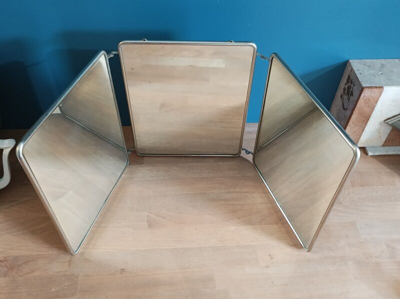 Miroir barbier triptyque entourage métal chromé patiné