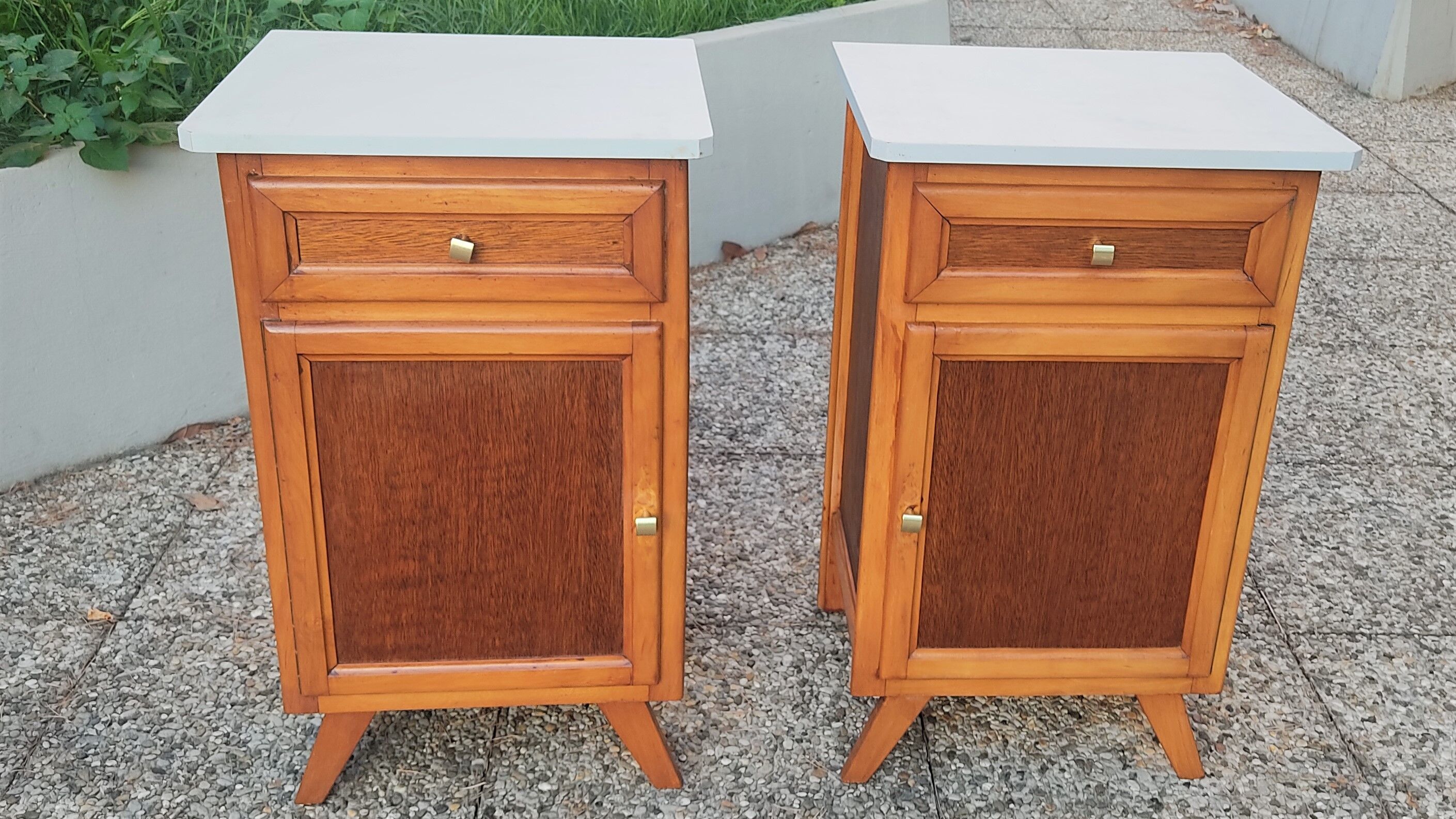 Pair of oak bedside tables, a. 1950; compass base, vintage retro design