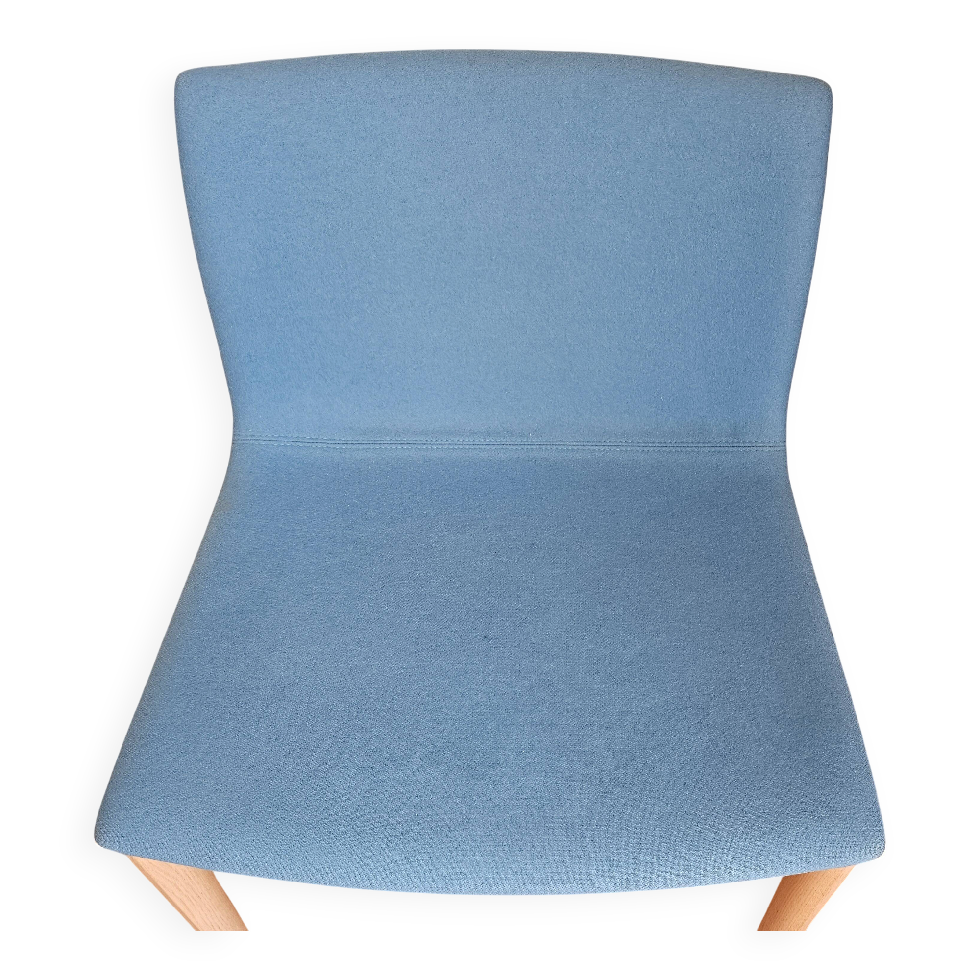 Arper Catifa 46 Chair – Italian Design – Blue Fabric / White Shell & Base