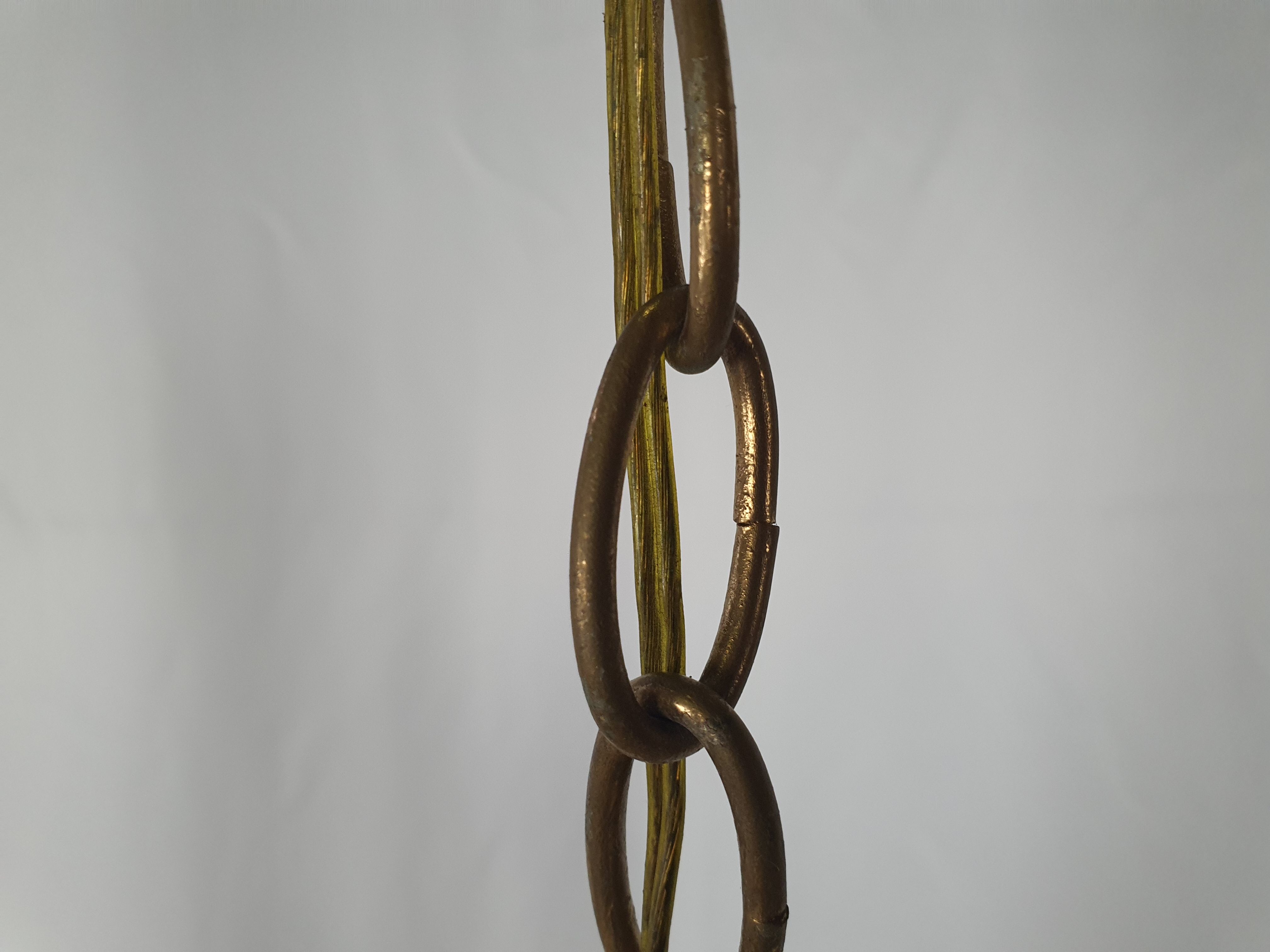 Lustre en verre travaillé et laiton