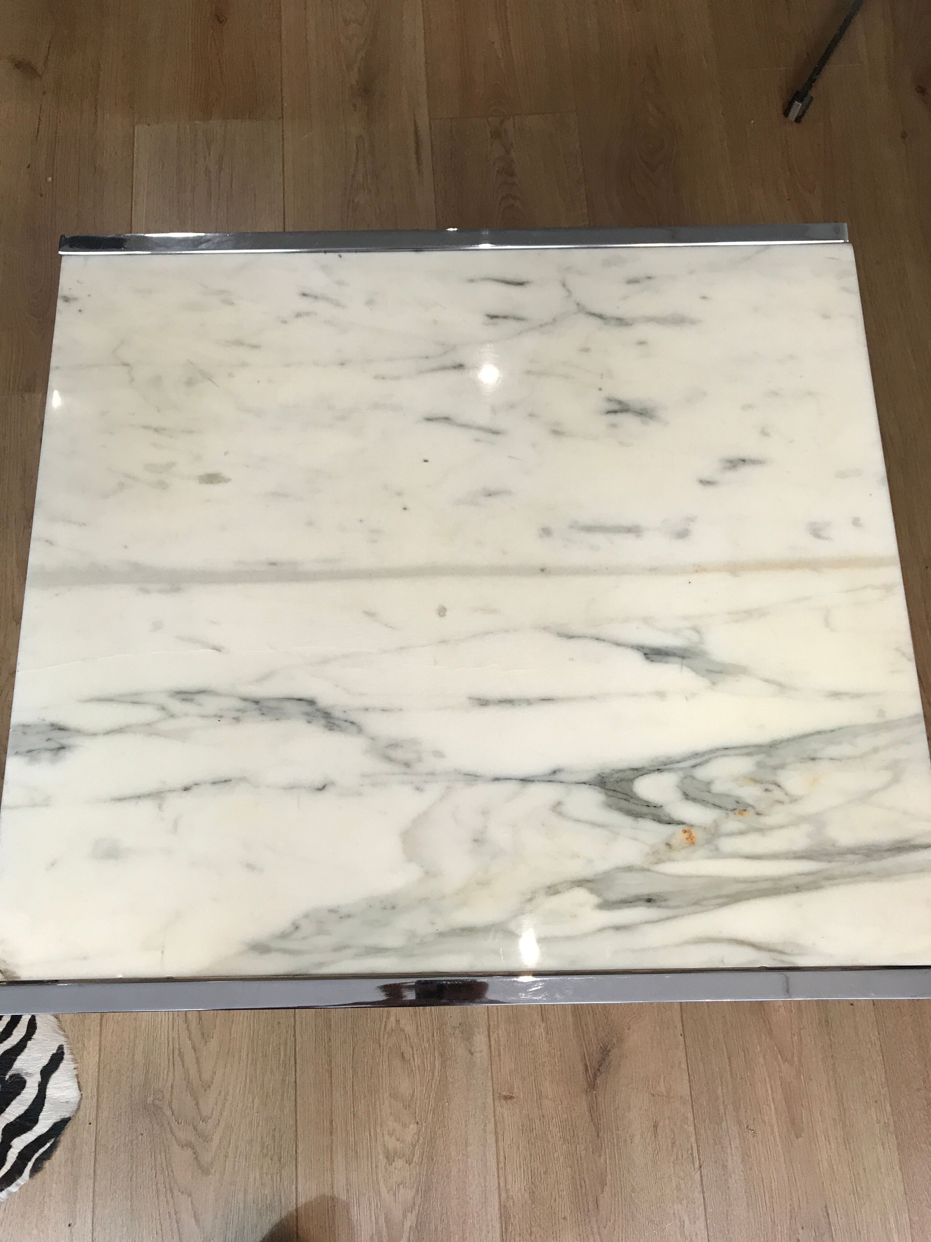 Table basse en marbre de Calacatta et structure  chromée circa 1975