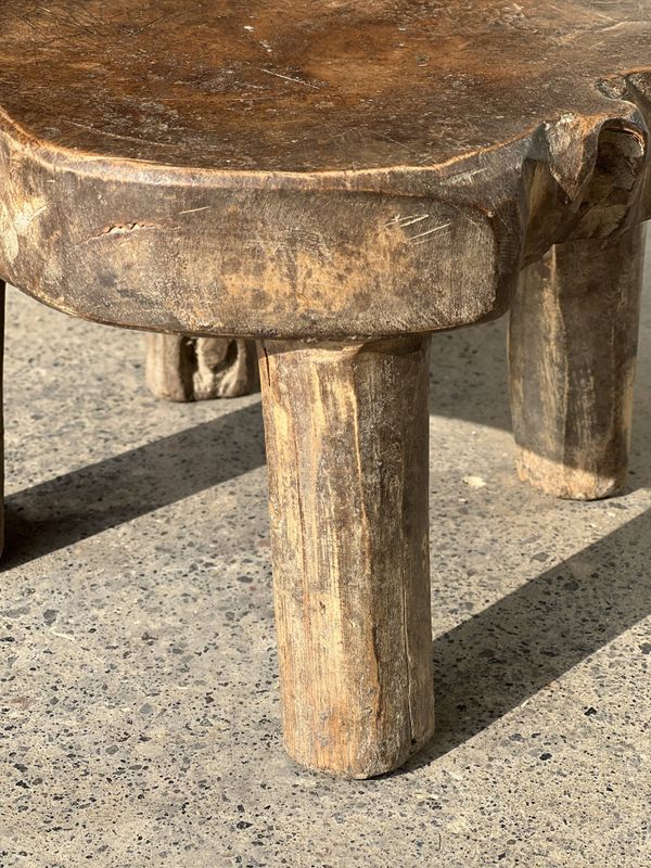 Mini tabouret bas en teck asiatique ancien upcyclé H15 D24