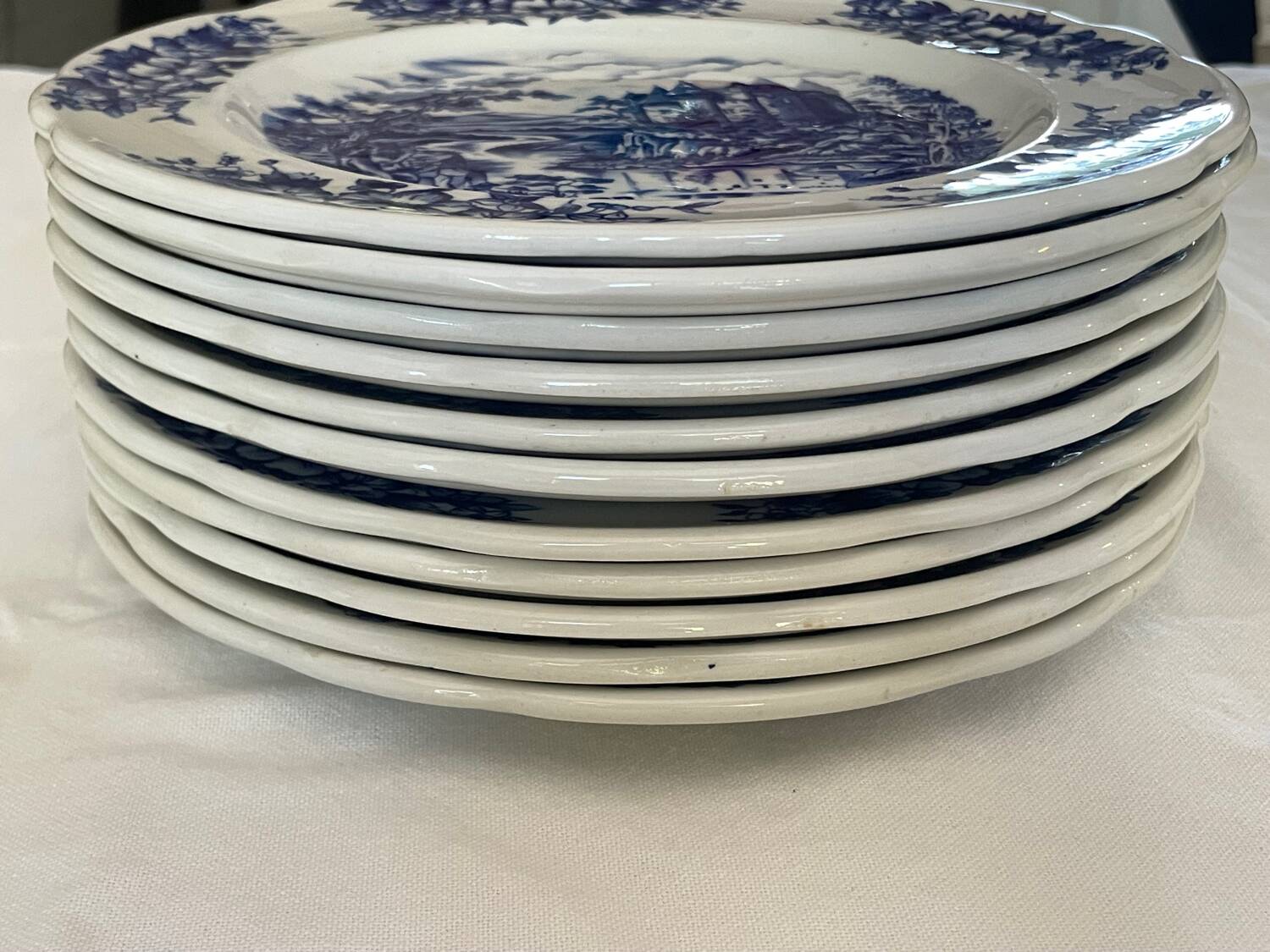 Set of 10 classic porcelain plates + 1 free – blue design