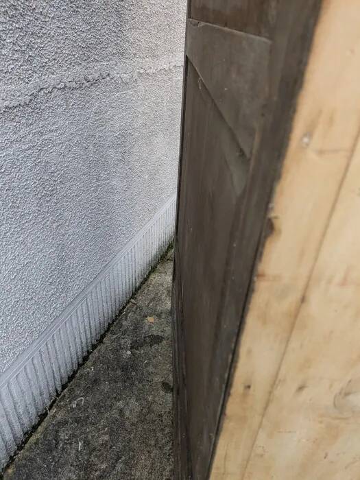 Armoire, bonnetière en bois naturel