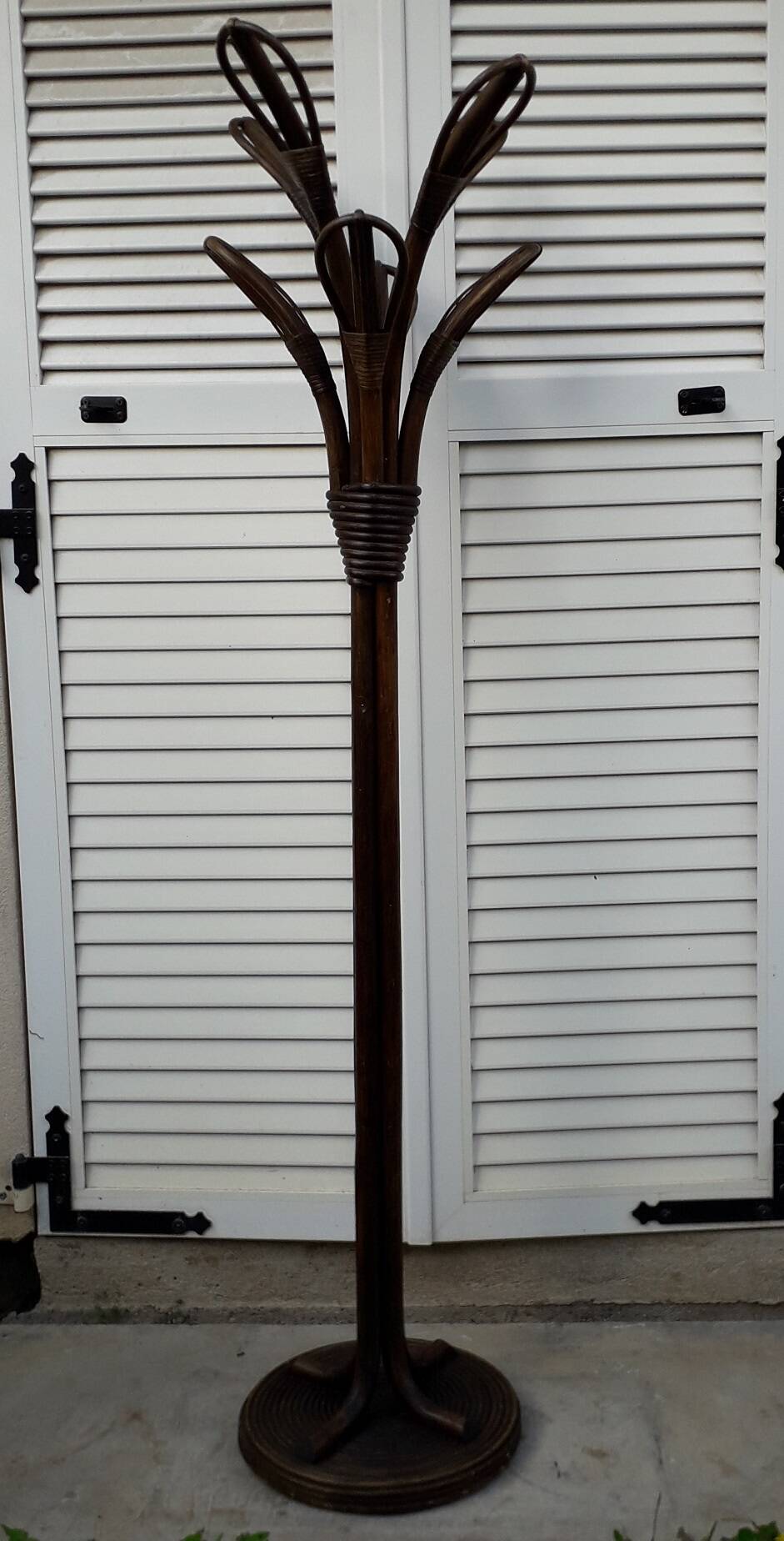 Free-standing rattan coat rack