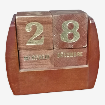 Vintage wooden perpetual calendar