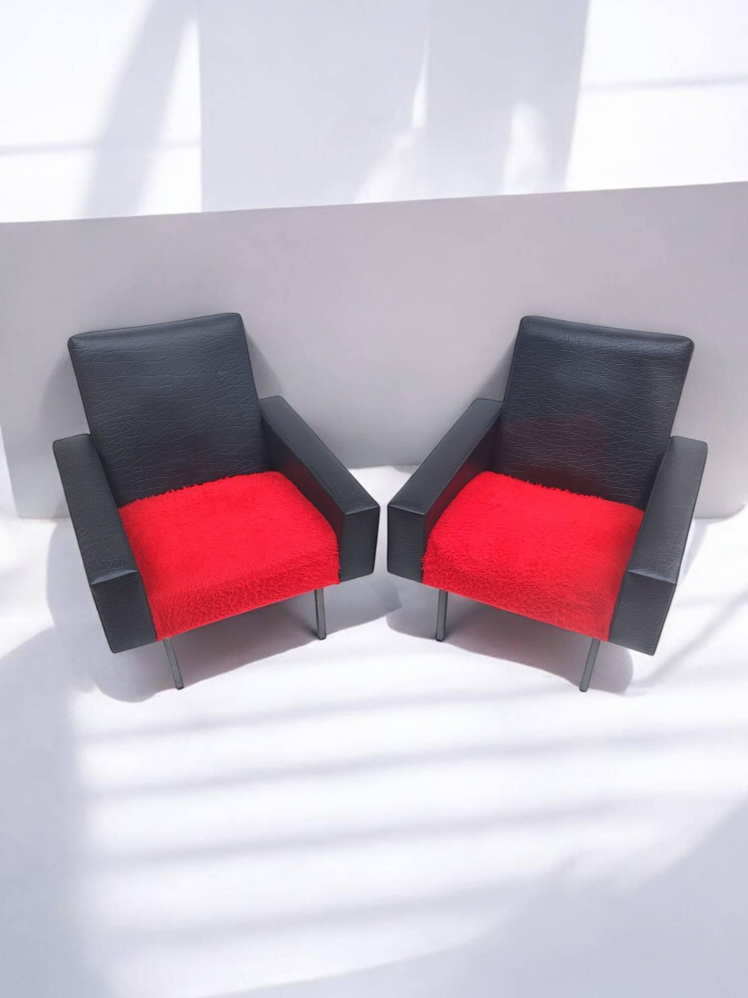 Retro armchair in black and red skai (1)