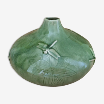 Vase  vintage en céramique emaillée avec des motifs en relief de libellule