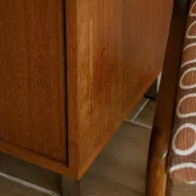 Bibliothèque vitrine scandinave pieds chromés vintage