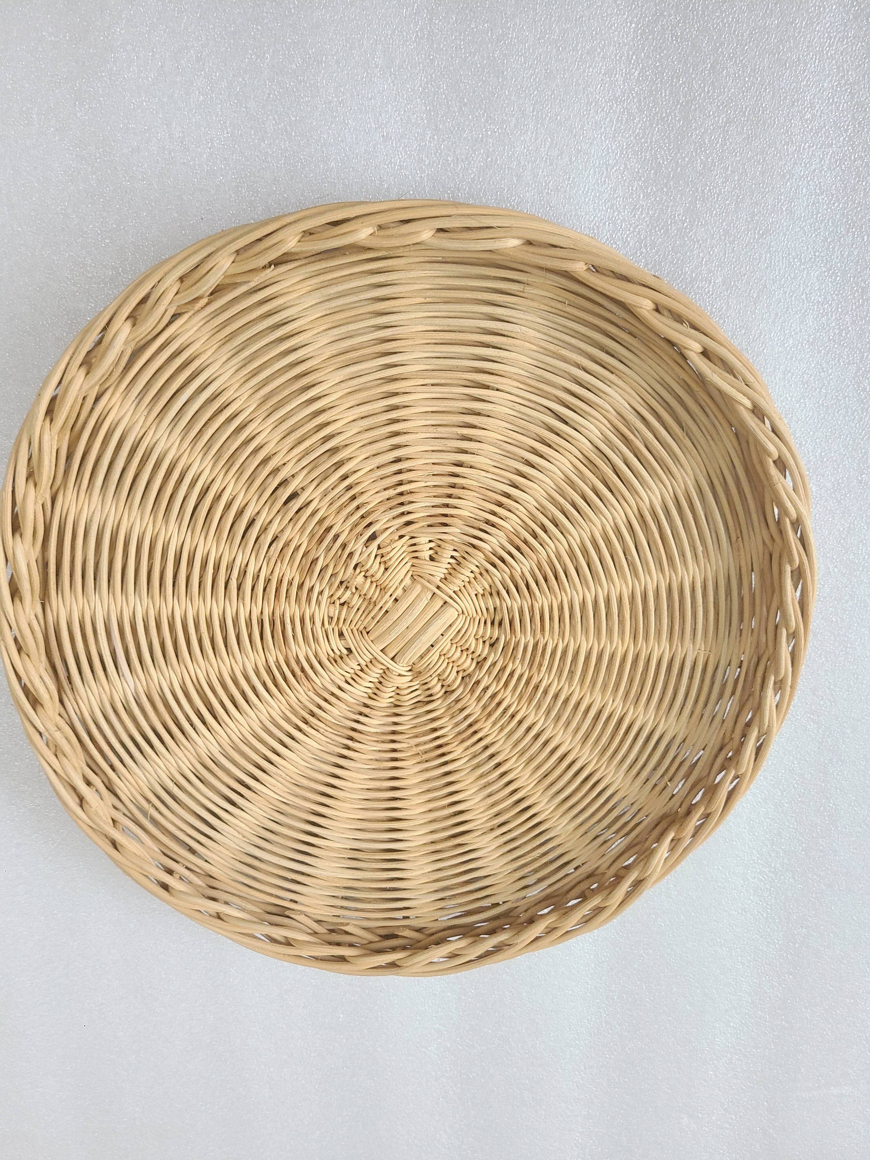 Round rattan tray