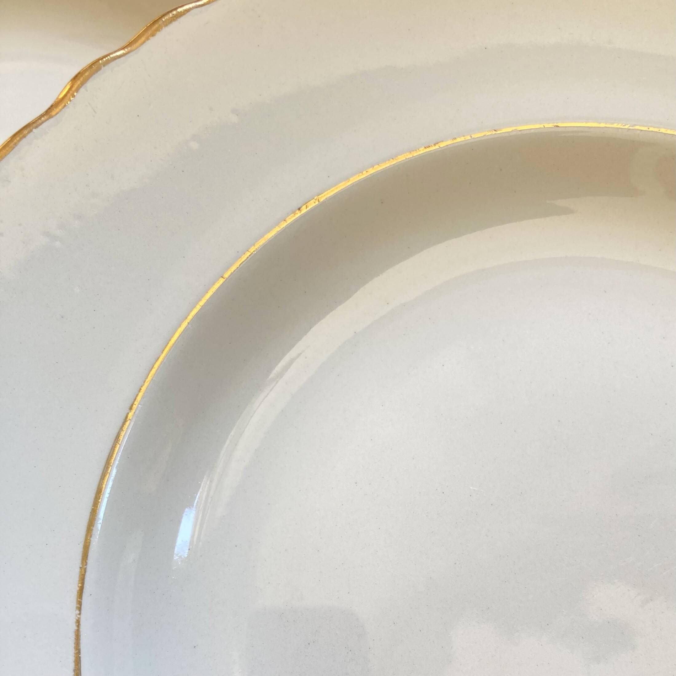 Lot de 6 assiettes creuses en faïence ancienne blanche et or Moulin des loups Orchies vintage
