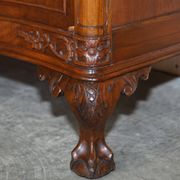 Commode Victorienne Tardive en Bois Dur Pieds Griffe et Boule
