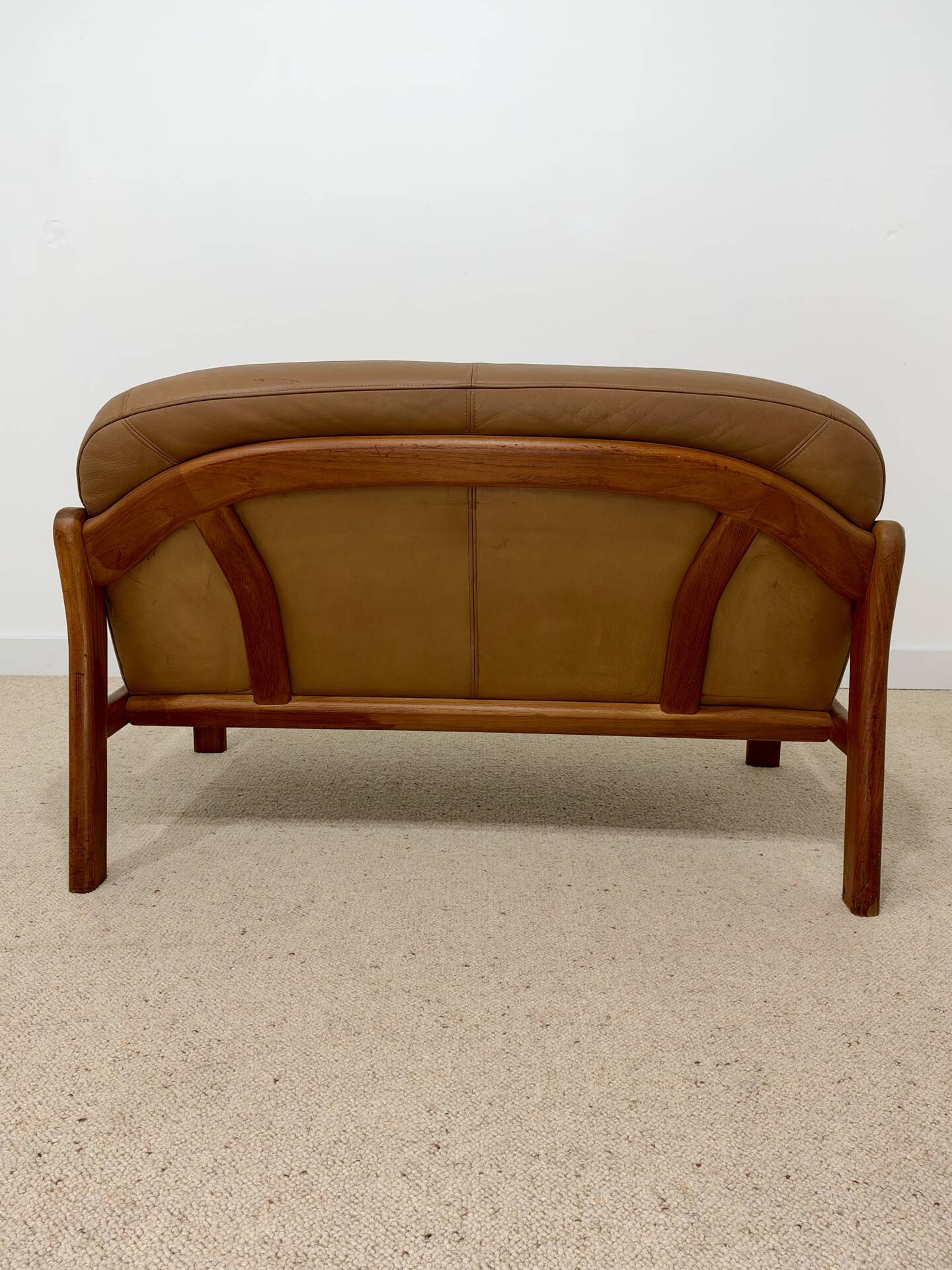 vintage camel leather and wood 2-seater sofa – 1970s