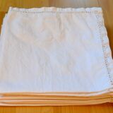 Nappe brodée et ses huit serviettes