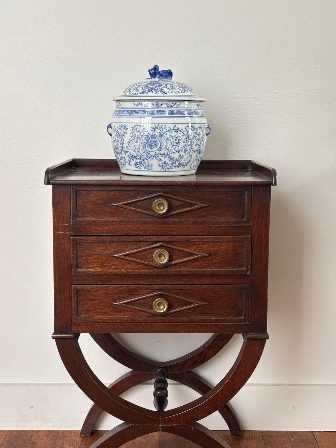 Side table with 3 drawers