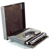 ROOY portable typewriter