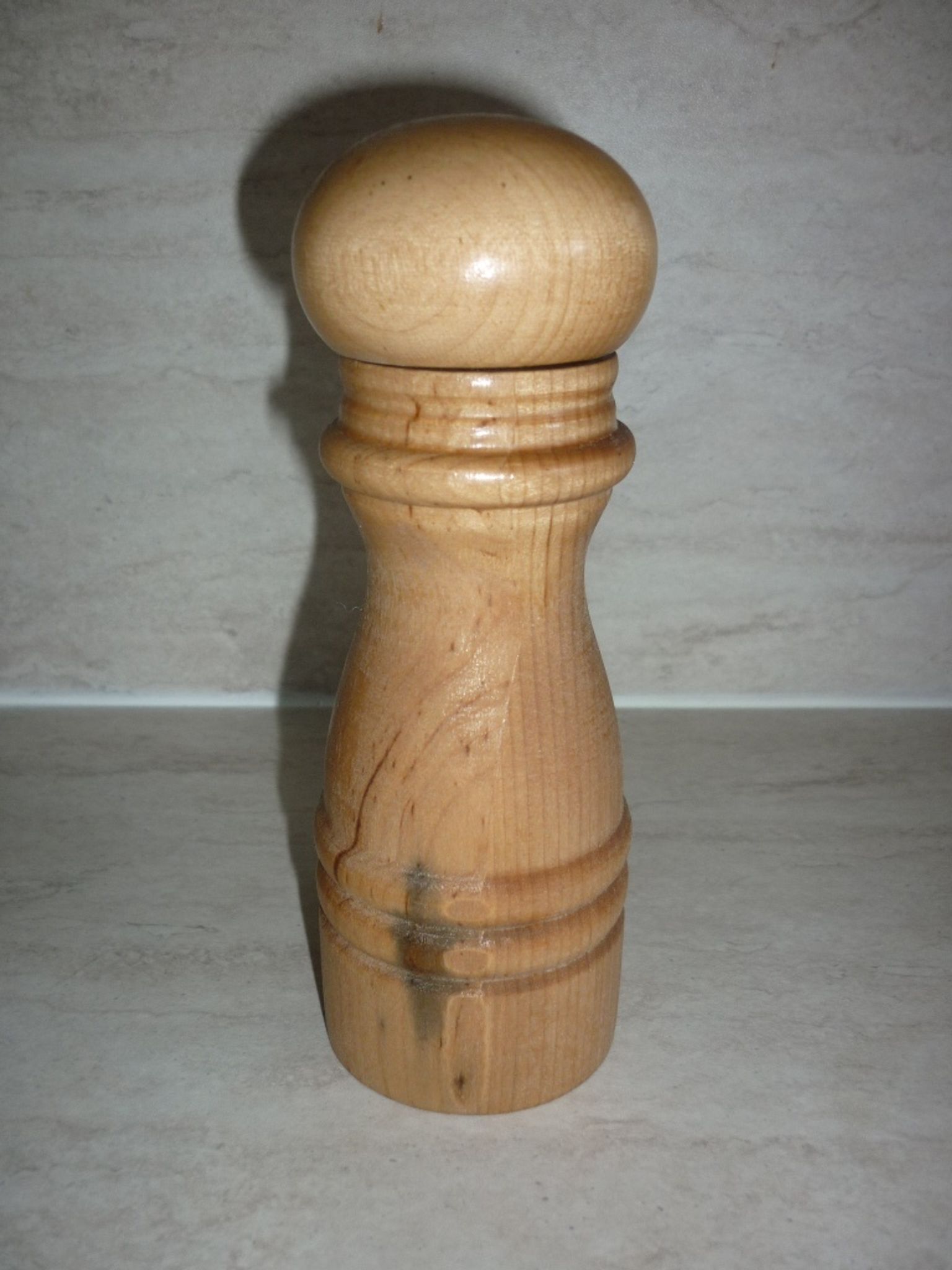 Moulin à poivre en bois tourné