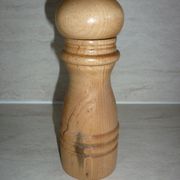 Moulin à poivre en bois tourné