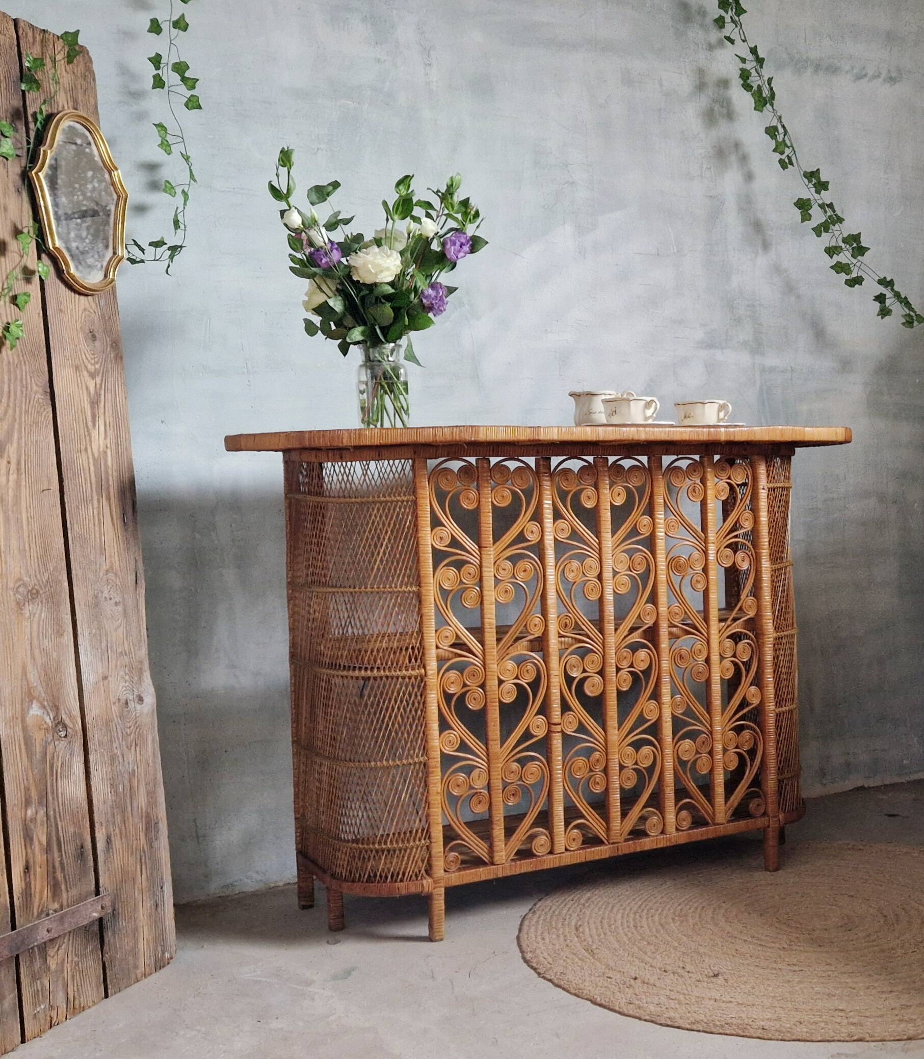 "Peacock" rattan bar