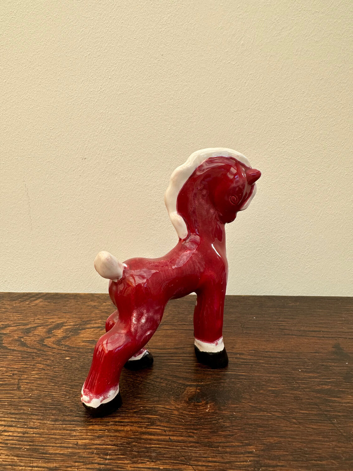 Small retro red horse from the 40s made in England/ceramic