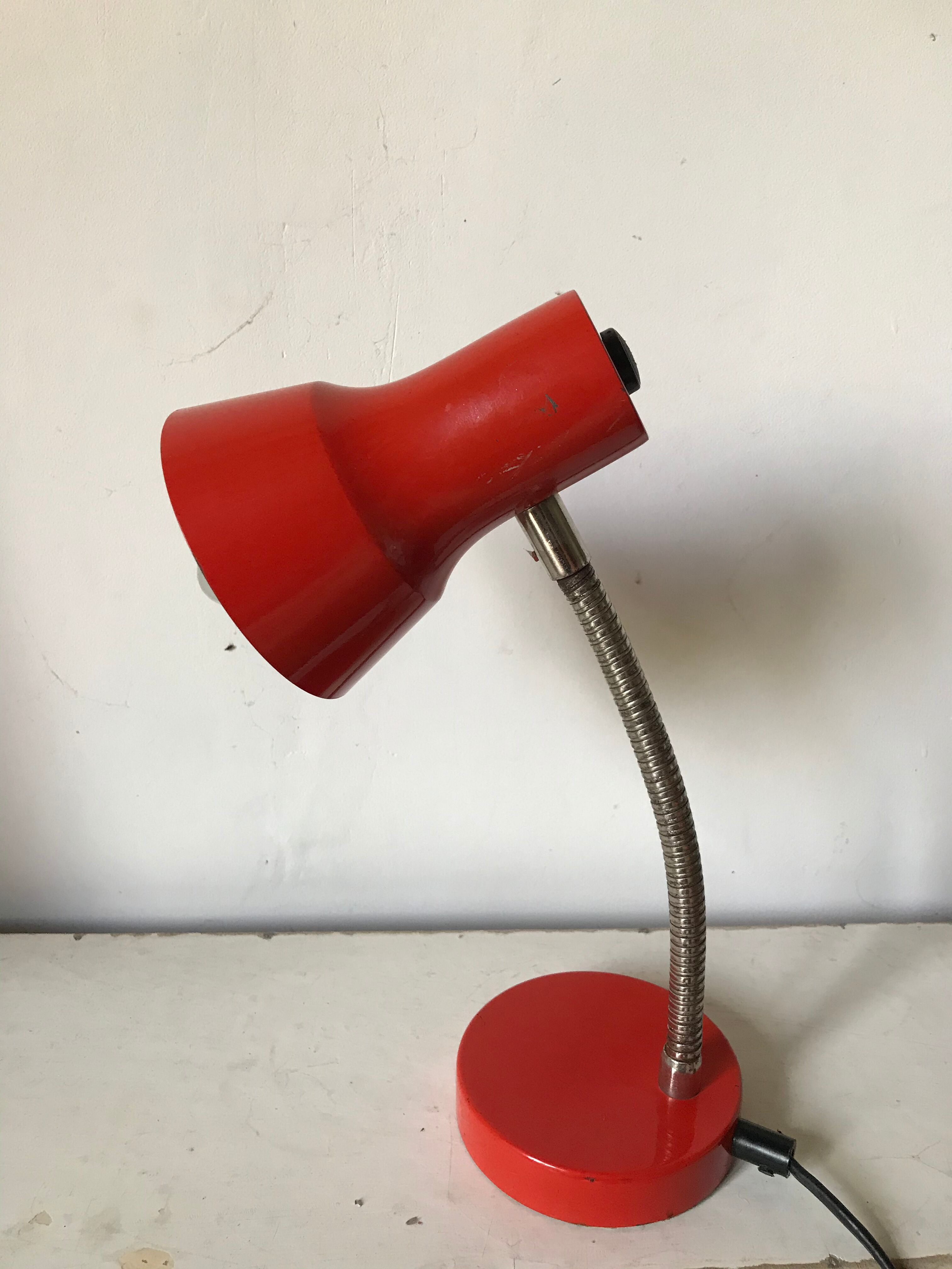 Lampe de bureau articulée rouge