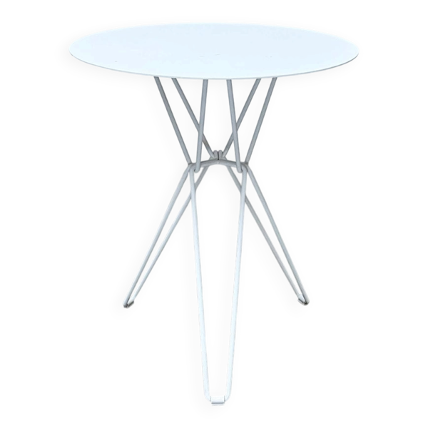 Table d'extérieur en métal série Tio minimaliste par Chris Martin pour Massproductions, Finlande