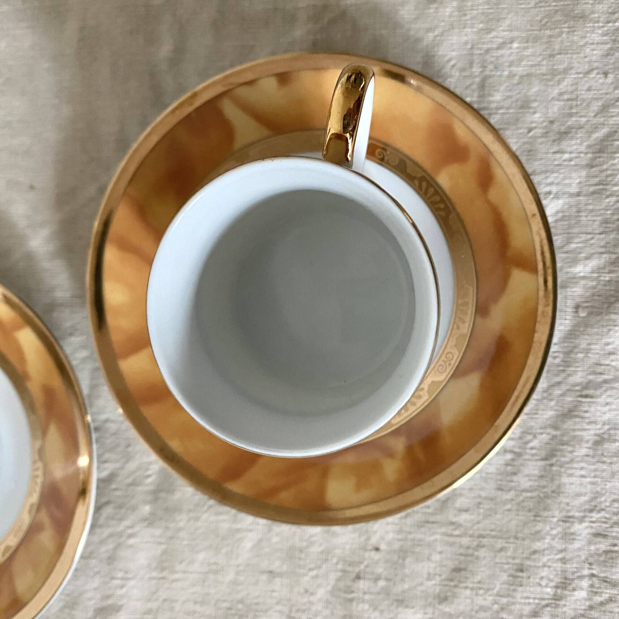 Espresso cups in porcelain and 24-carat gold gilding