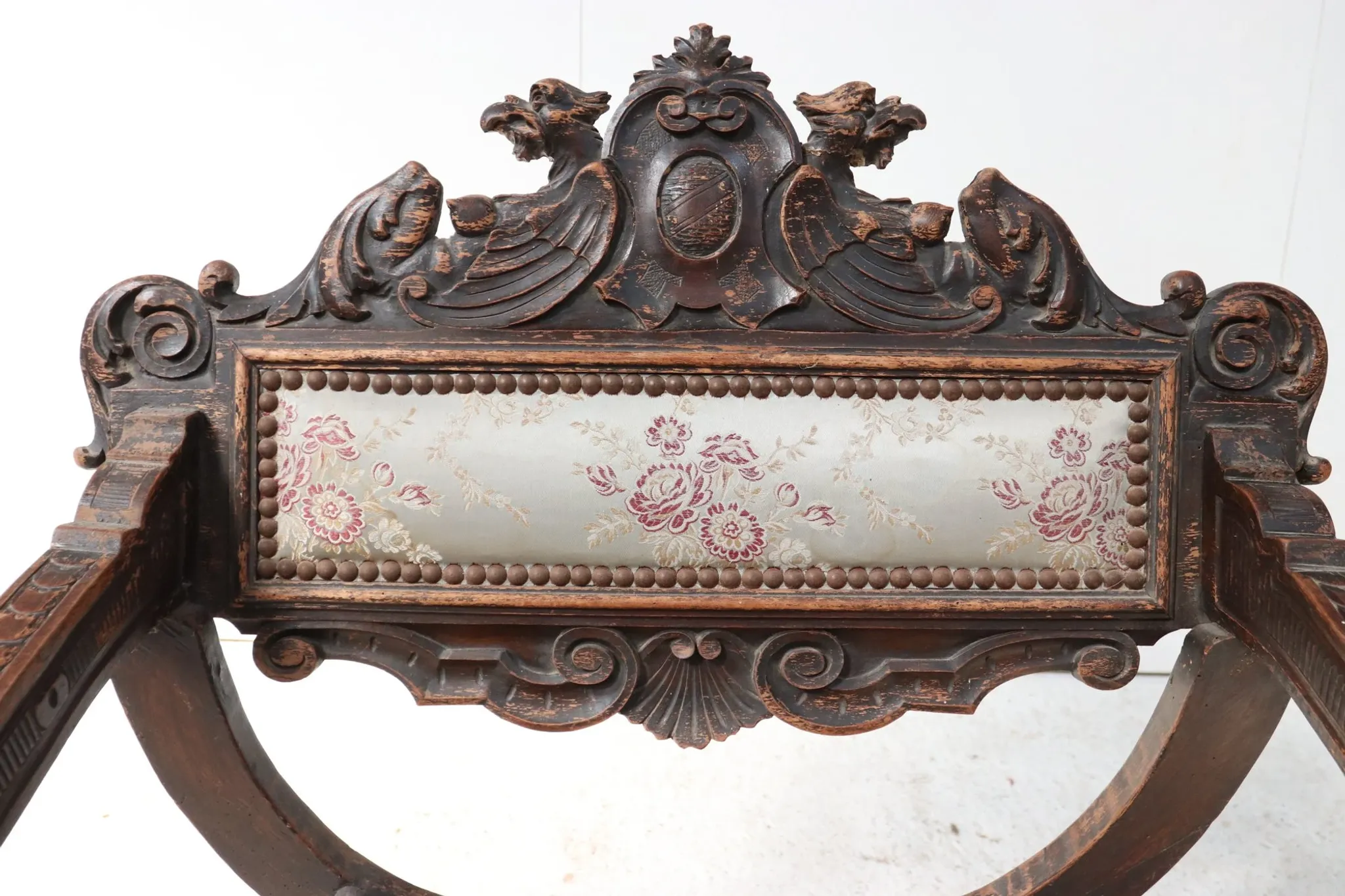 Dantesca armchair with lion heads and mascaron – neo-Renaissance, 19th c.