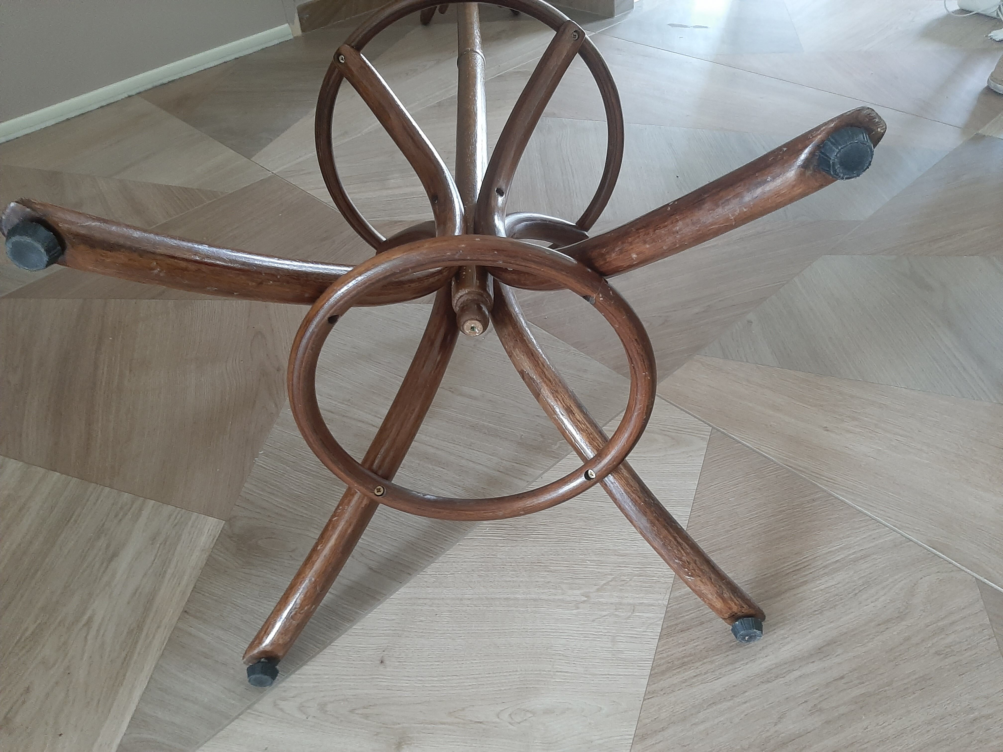 Wooden parrot coat rack - old style curved wood - 12 bells