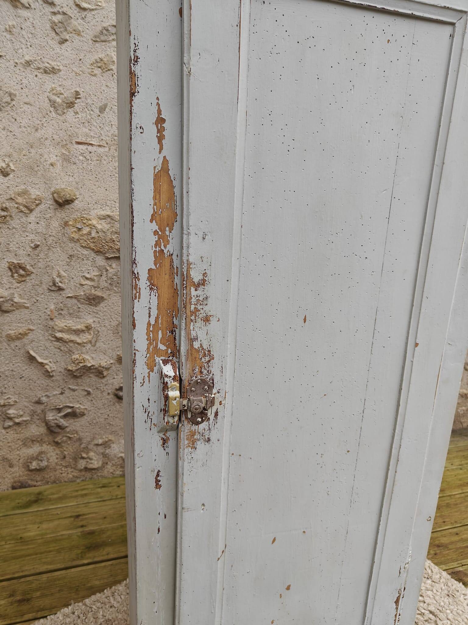 Old patinated bonnet maker