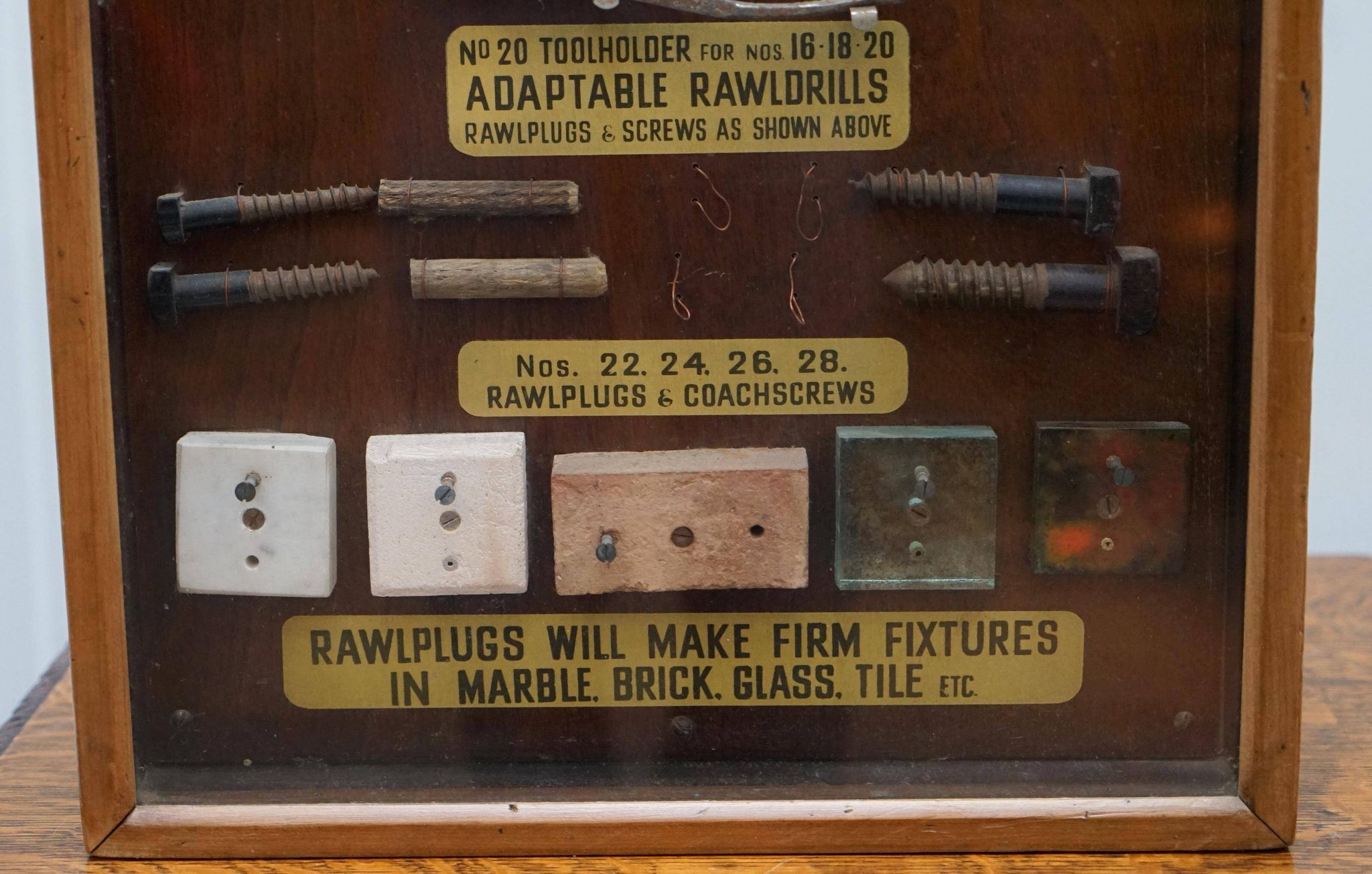Meuble de présentation Rawl années 1950 avec tiroirs et vitrine