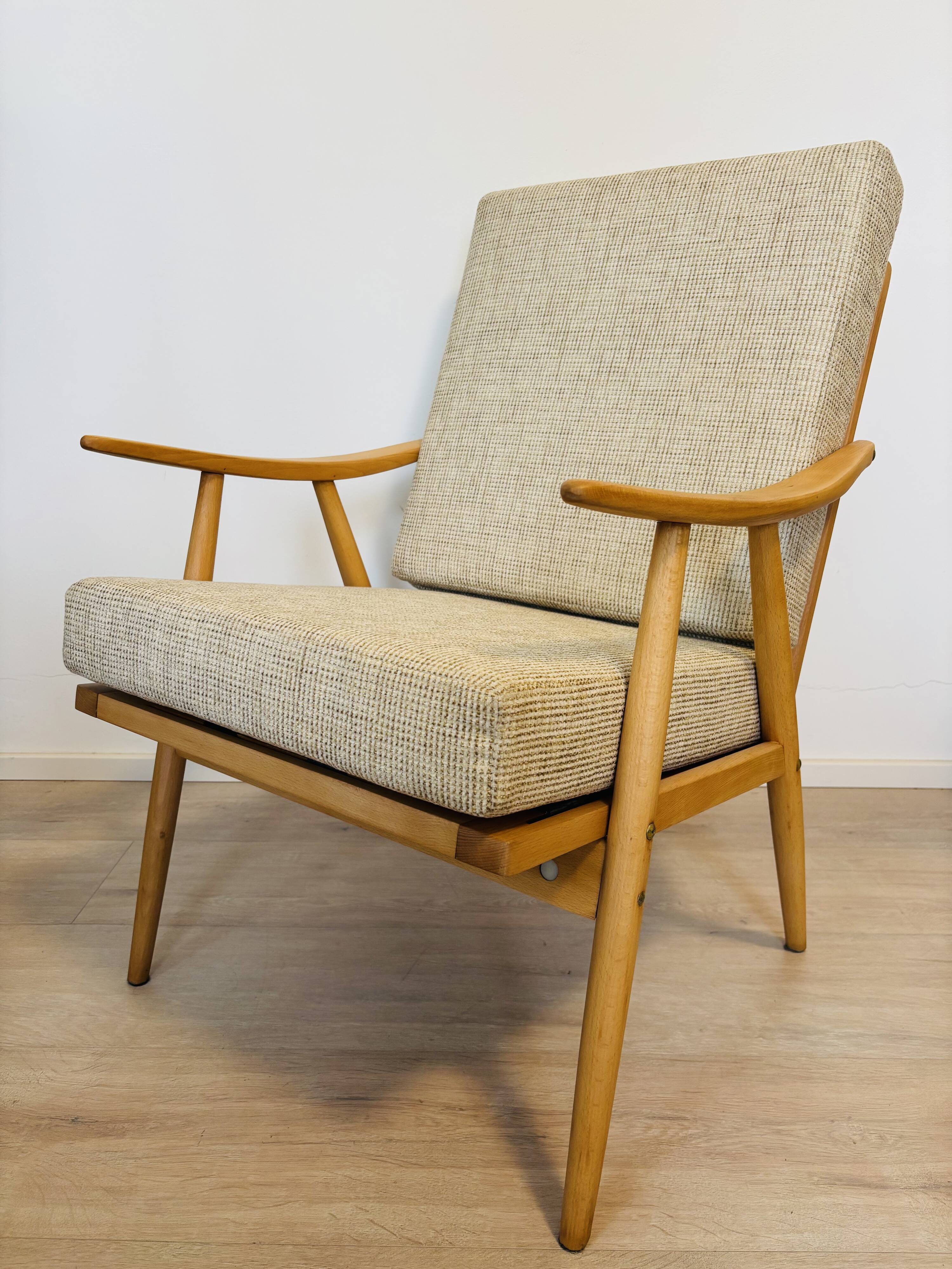 Fauteuil vintage Laouge par Jaroslav Šmidek pour TON, Tchécoslovaquie années 1970.