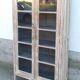 Armoire vitrée en bois ancien blanchi