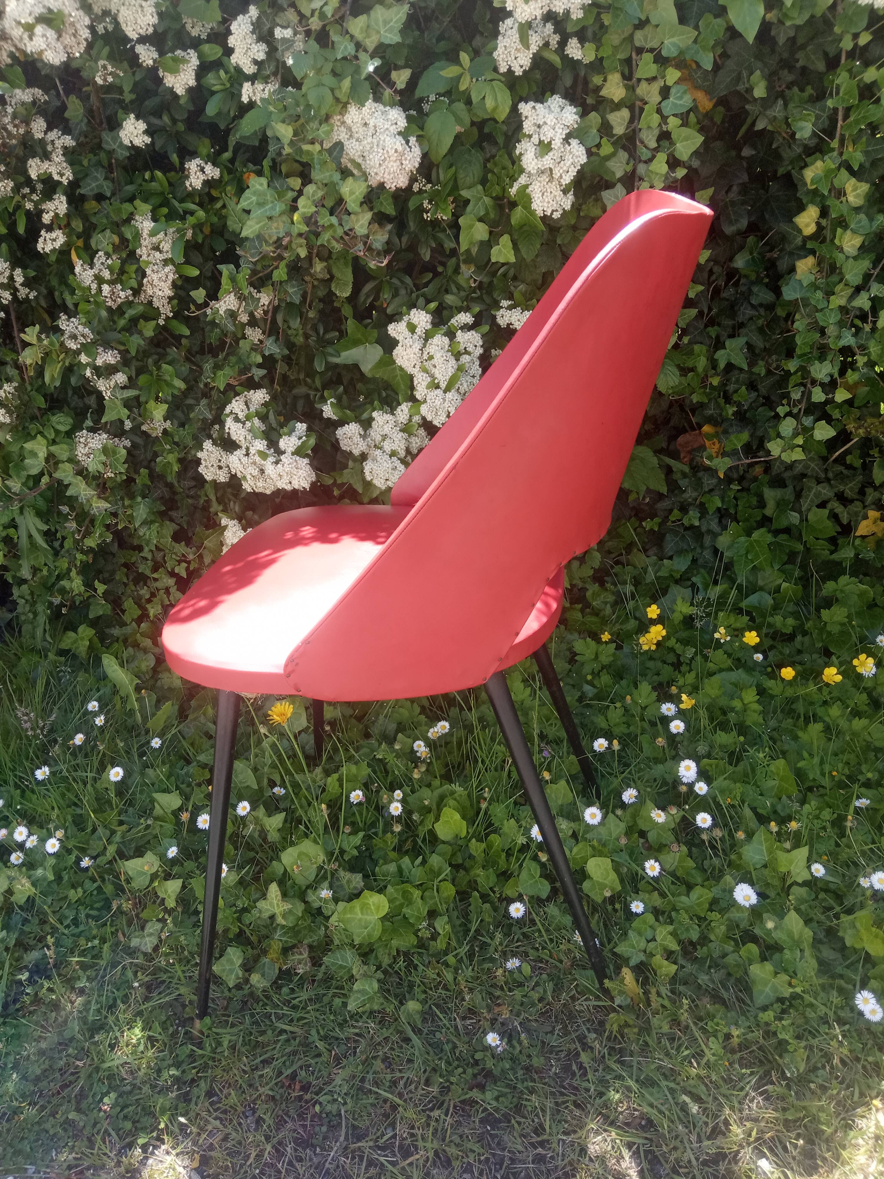 Vintage cocktail barrel-shaped chair