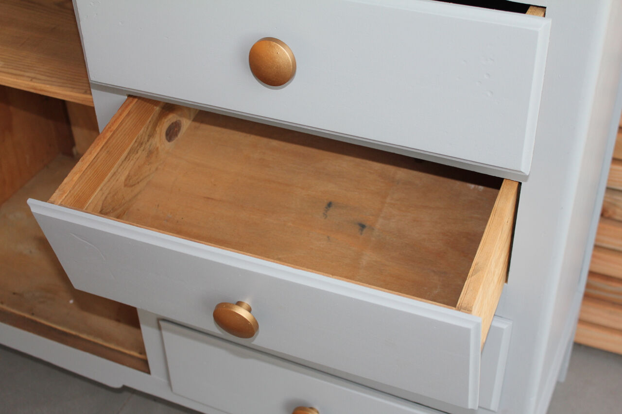 Asymmetrical wardrobe