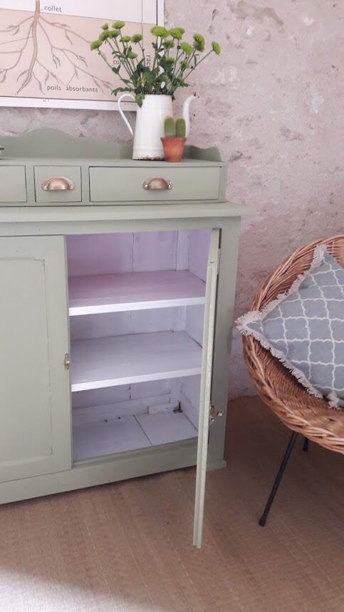 Green Parisian buffet