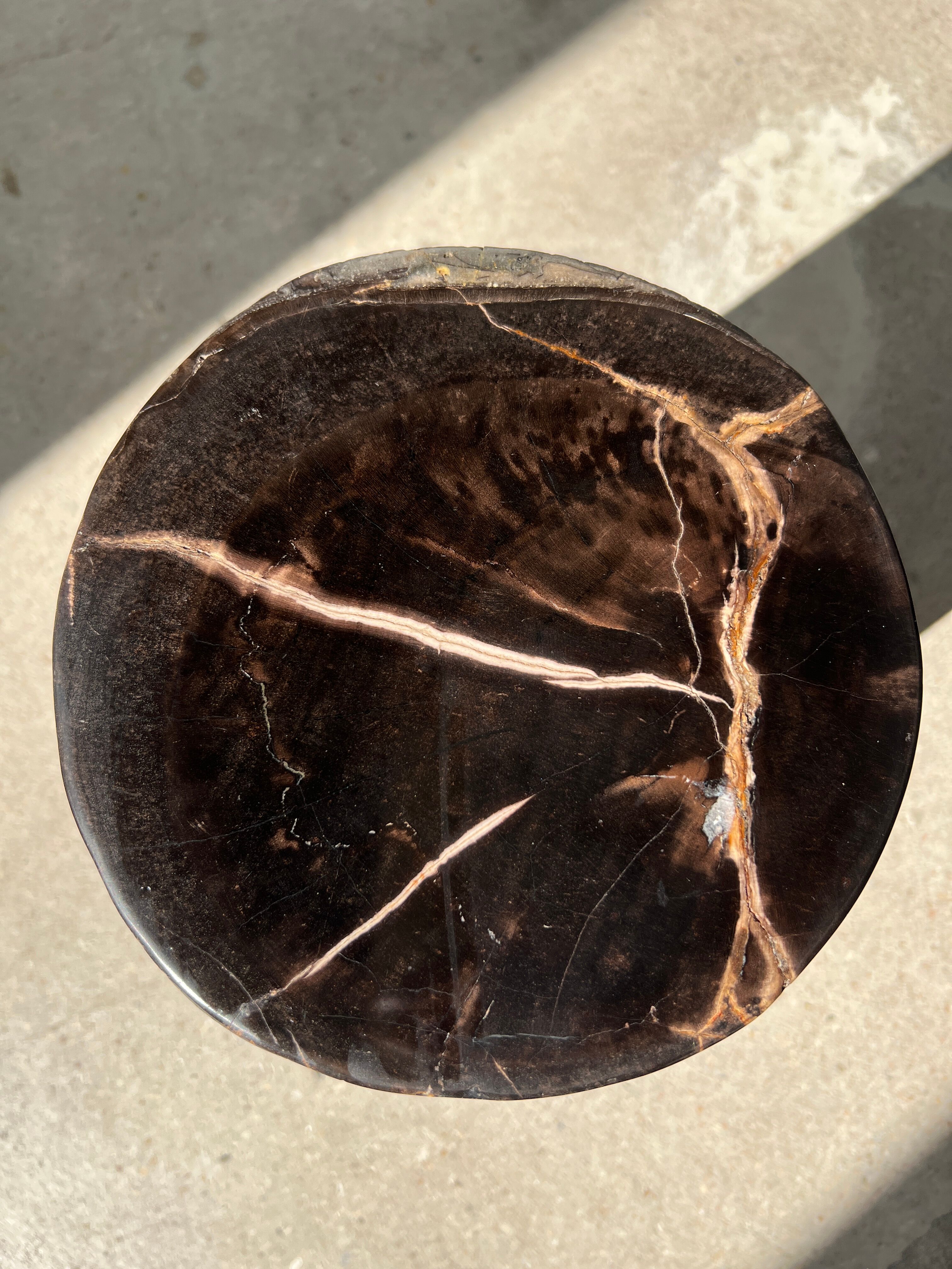Side table in black petrified wood with light streaks h: 27,5cm d:18,5cm
