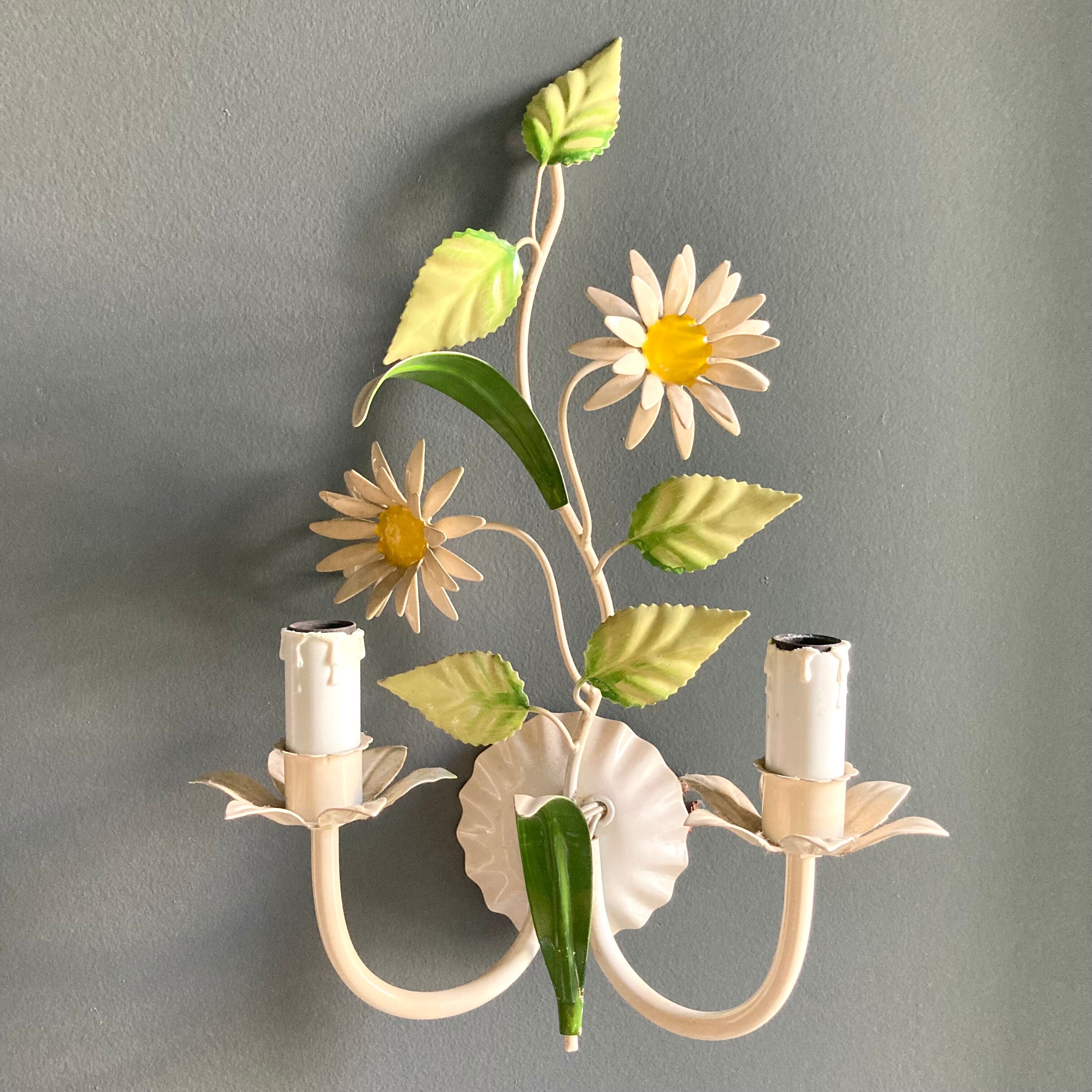 Daisy wall lamp with two arms