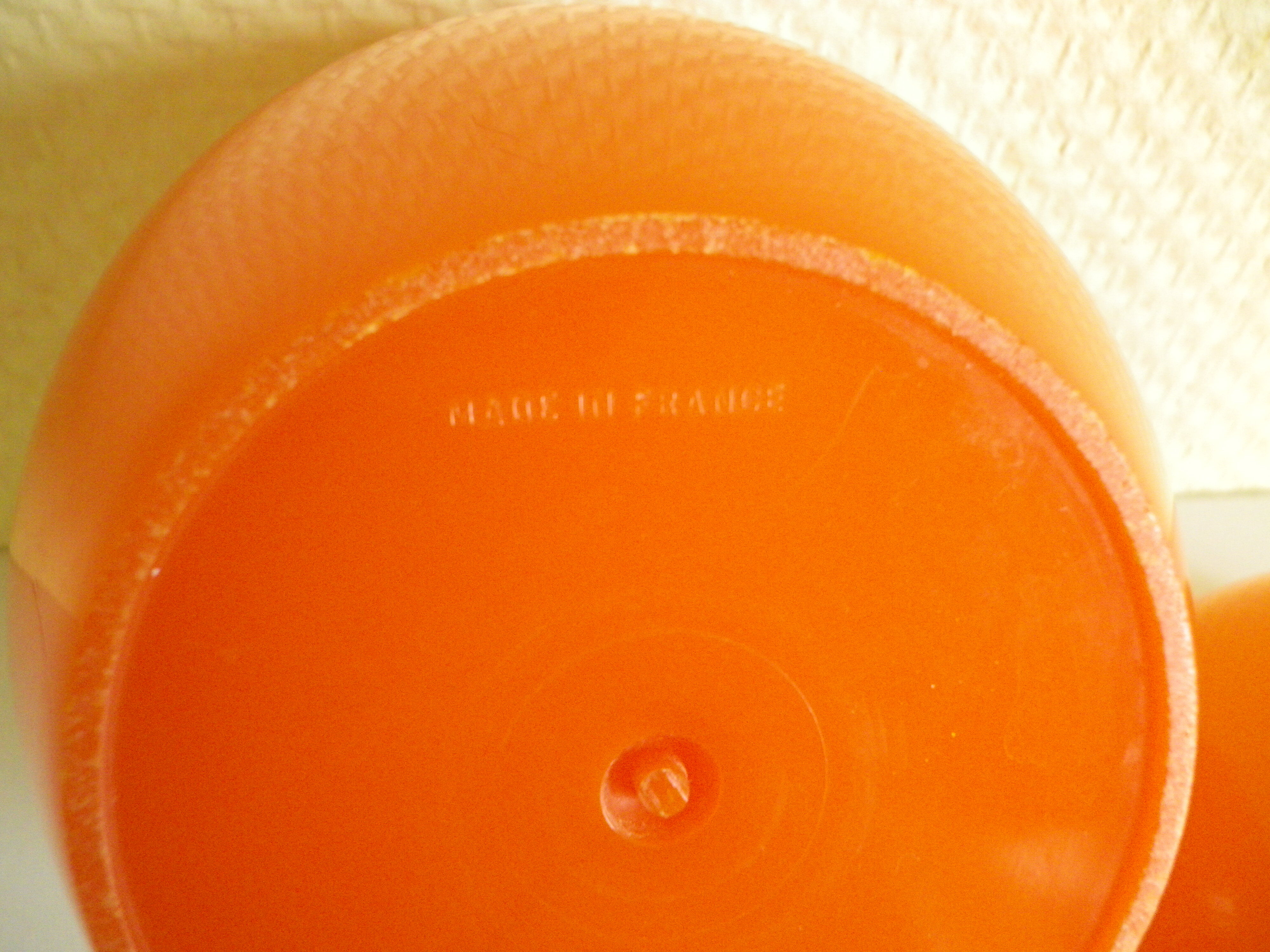 Orange "apple"-shaped ice bucket, typical of the 70s - France