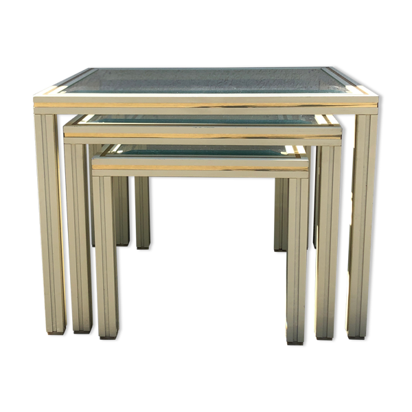 Tables gigognes