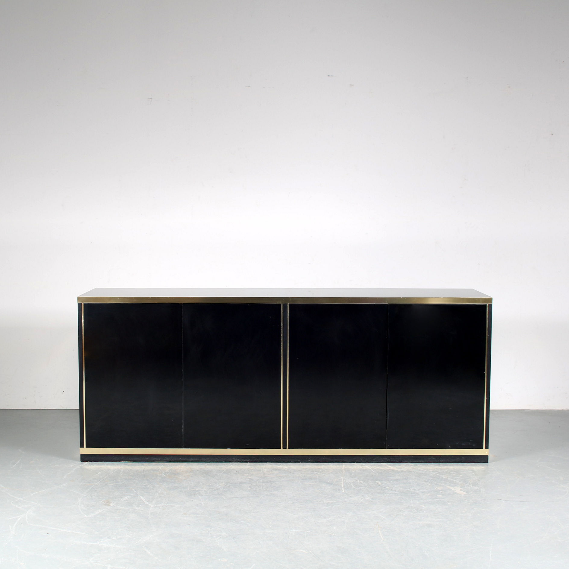 1970s Glossy Italian sideboard