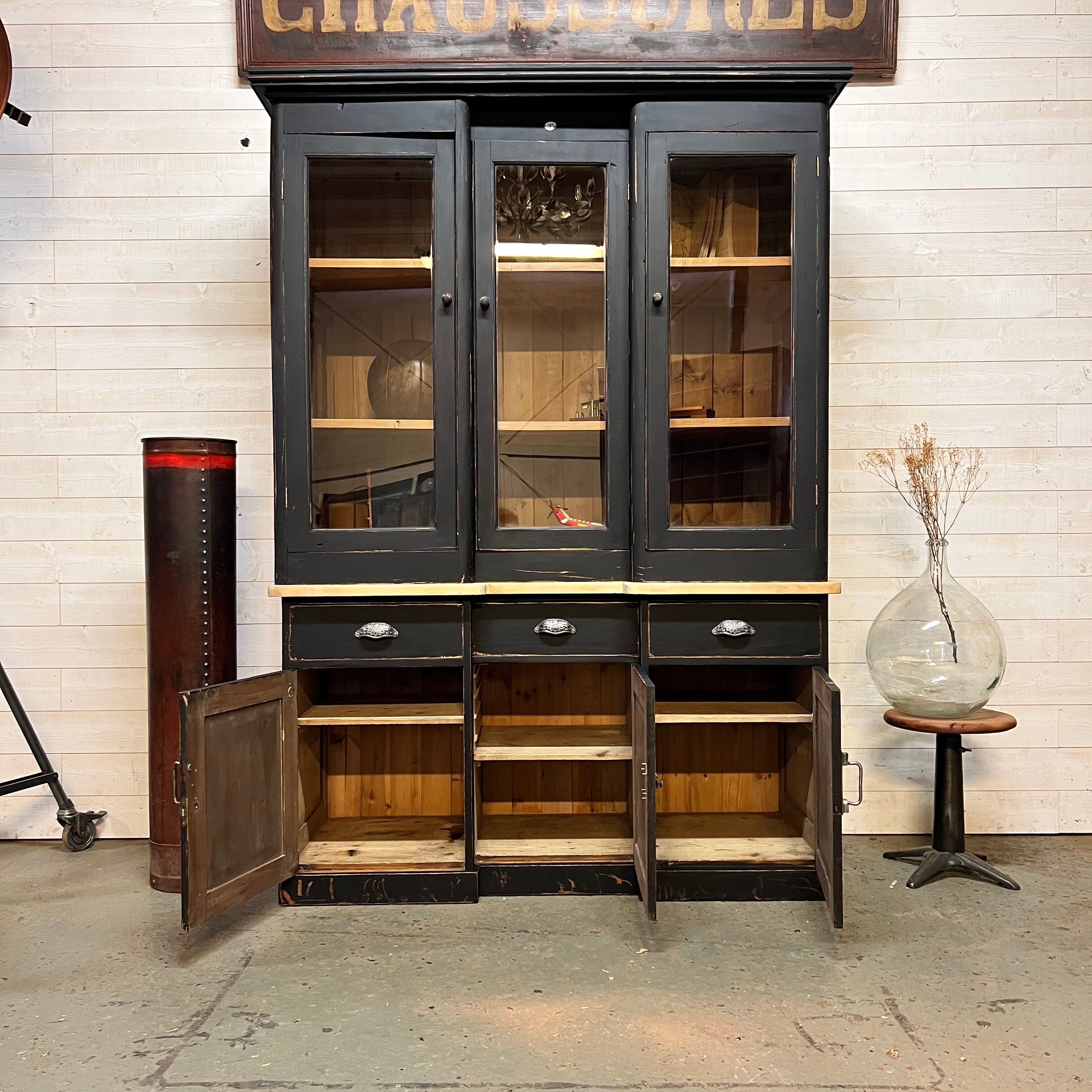 Buffet two bodies of commerce.