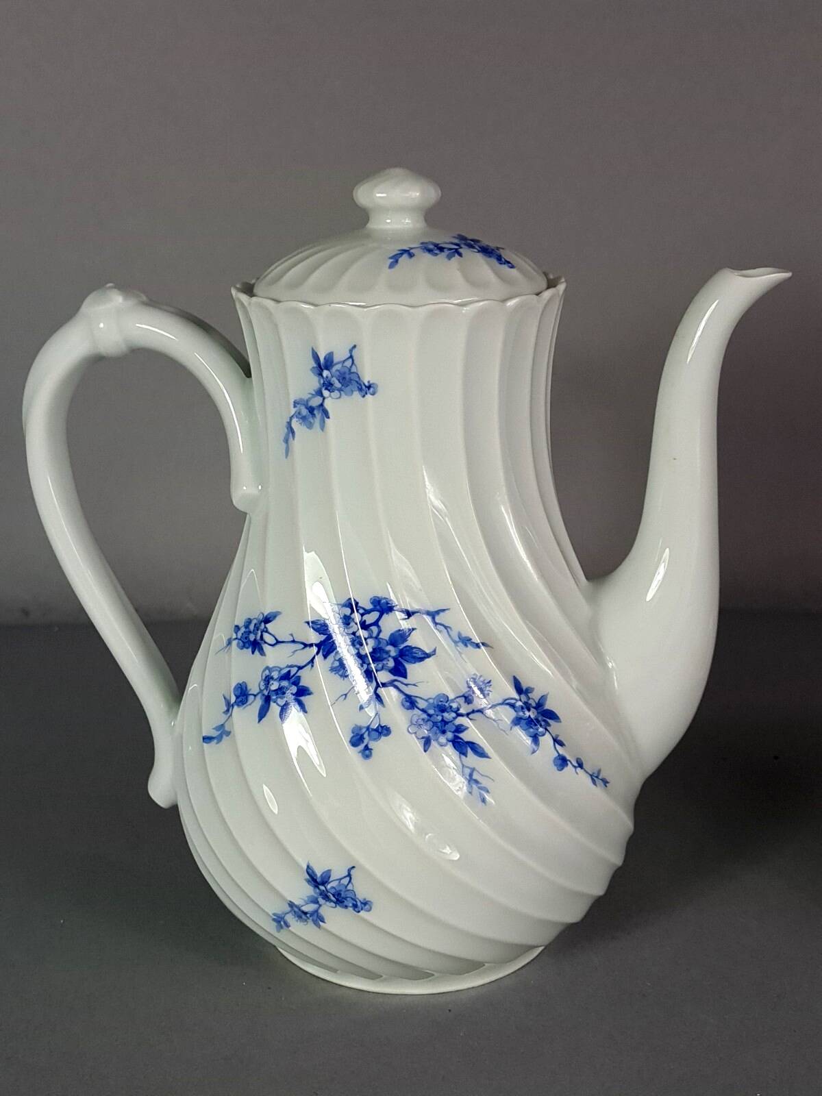 Complete coffee service for 6 people, Haviland Limoges porcelain C649 S