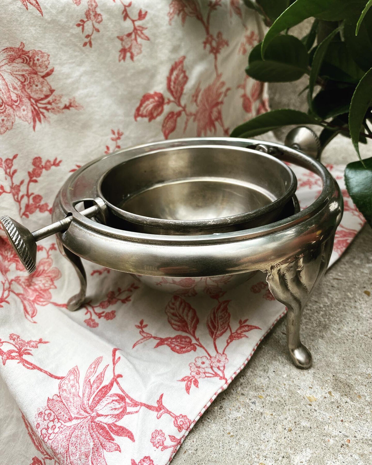 Antique silver sweetener with rolling lid