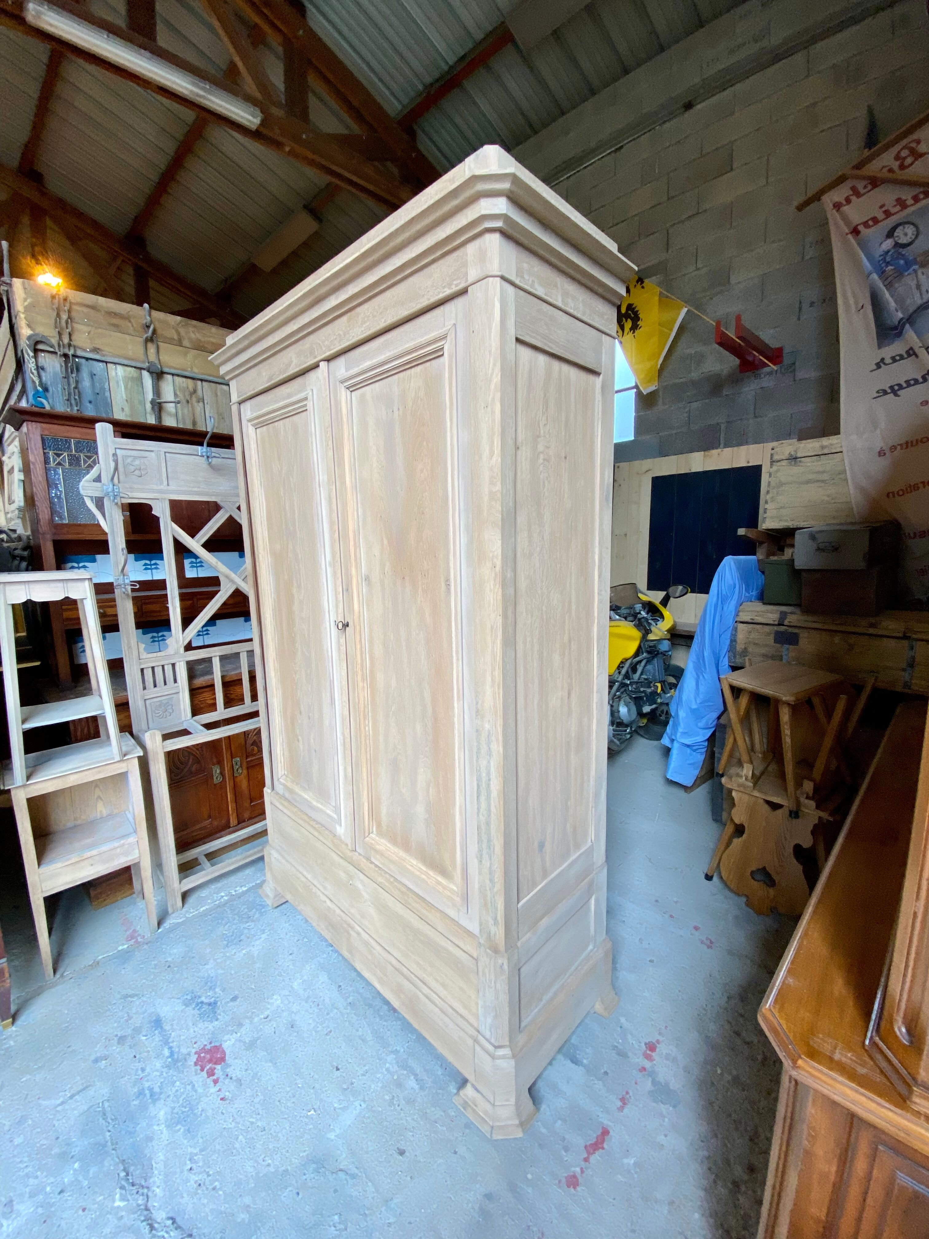 Armoire en chêne massif