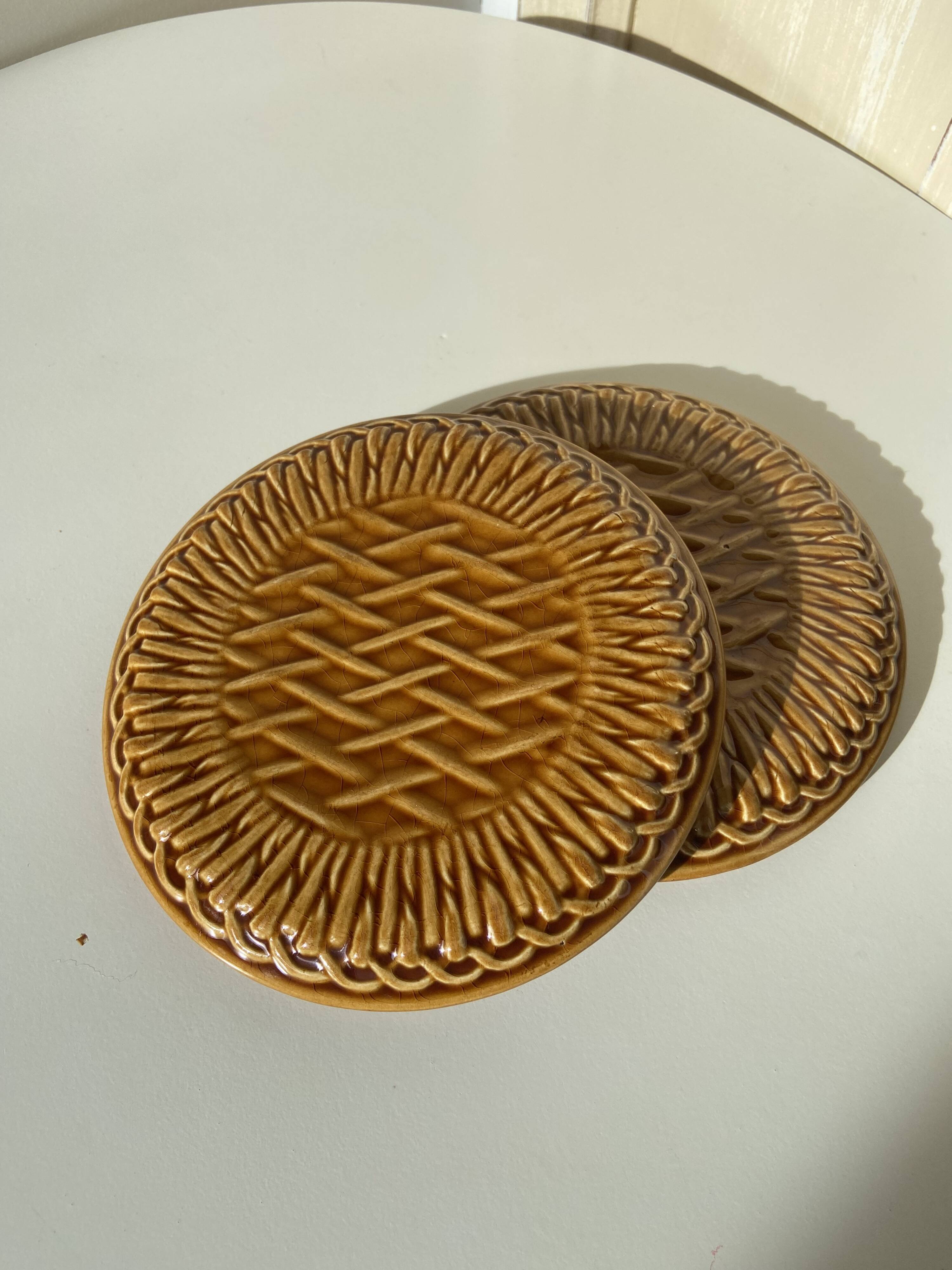Lot de 2 dessous de plat en barbotine faïence de gien - création val d'or, jaune moutarde imitation