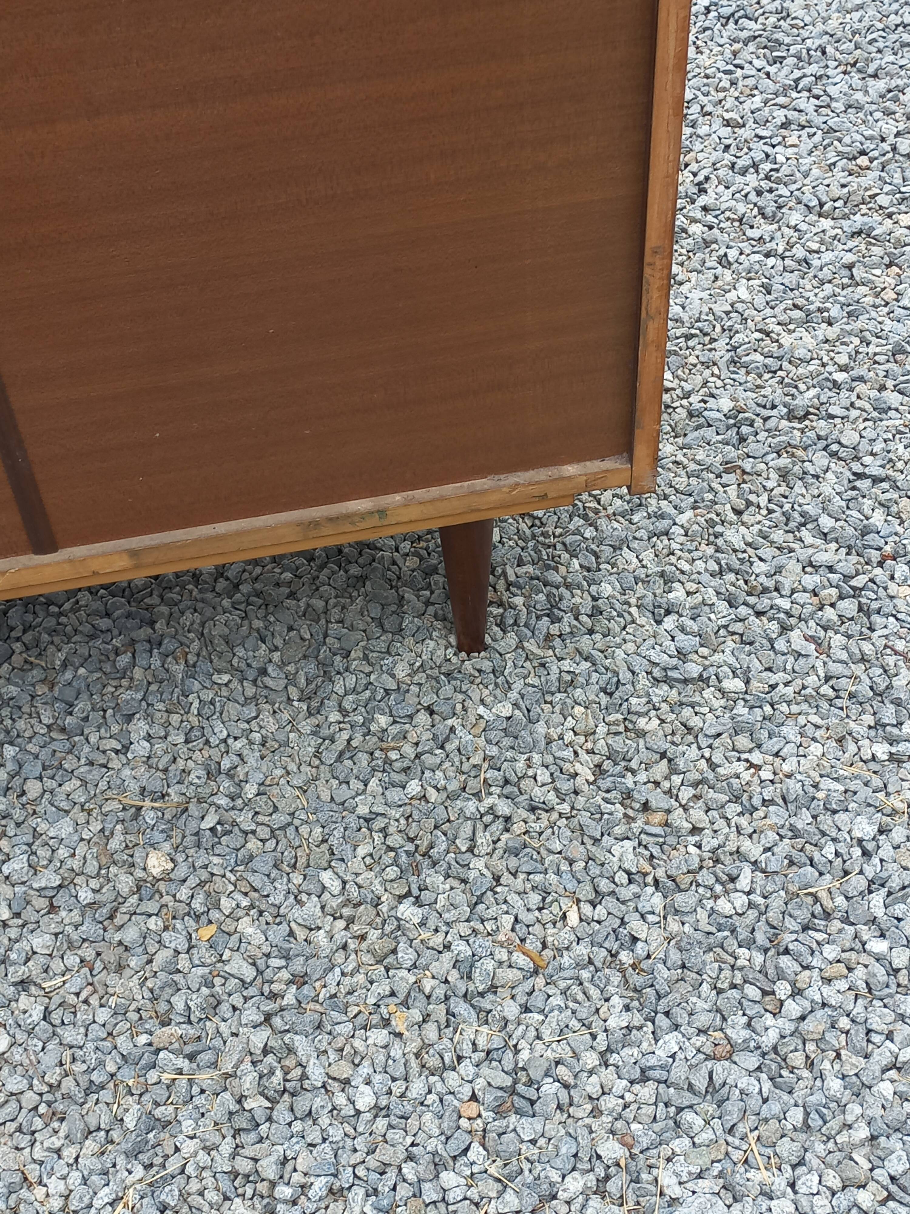 Vintage walnut varnished chest of drawers with 4 drawers from the 1960s.